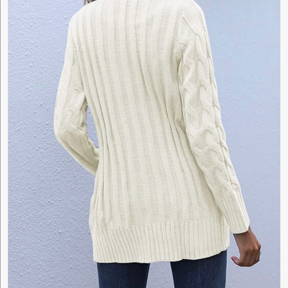 NWT Women's Long Sleeve Cable Knit Sweater - Picture 4 of 5